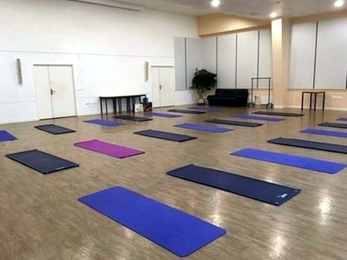 Gym douce globale en salle Gym douce globale